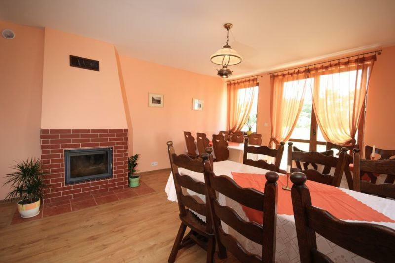 Karpnicka Struga W Dolinie Palacow I Ogrodow Еленя-Гура Экстерьер фото